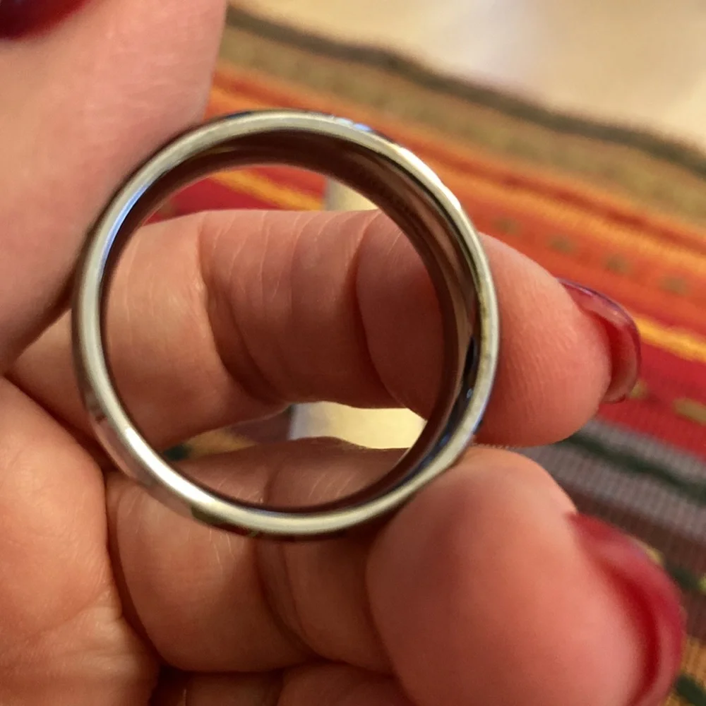 NWOT men’s King Will tungsten carbon “gentlemen” beveled edge band ring